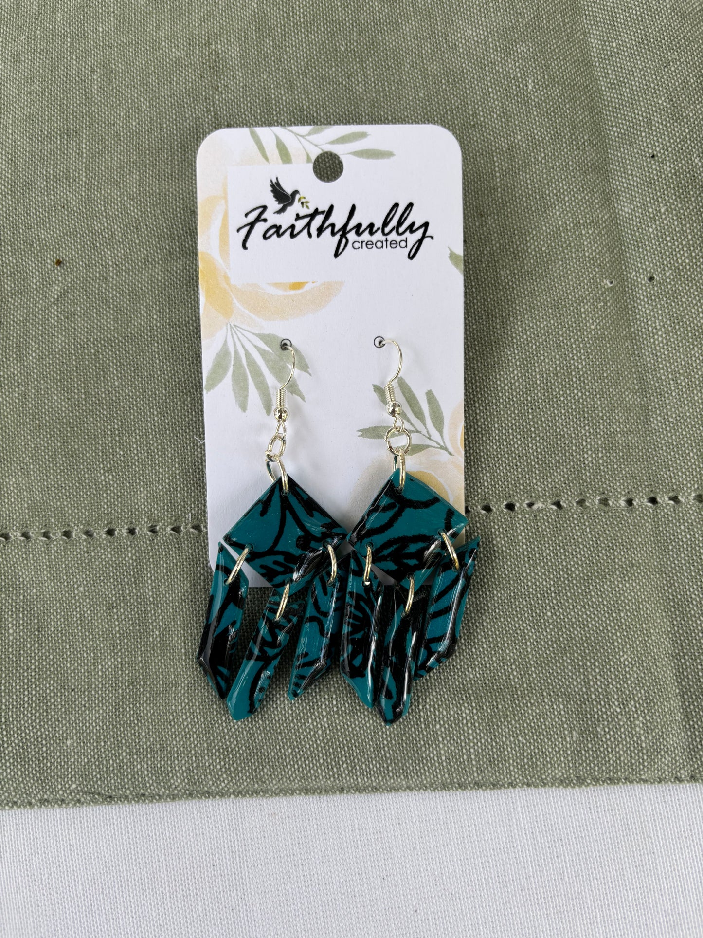 EARRINGS:DANGLES