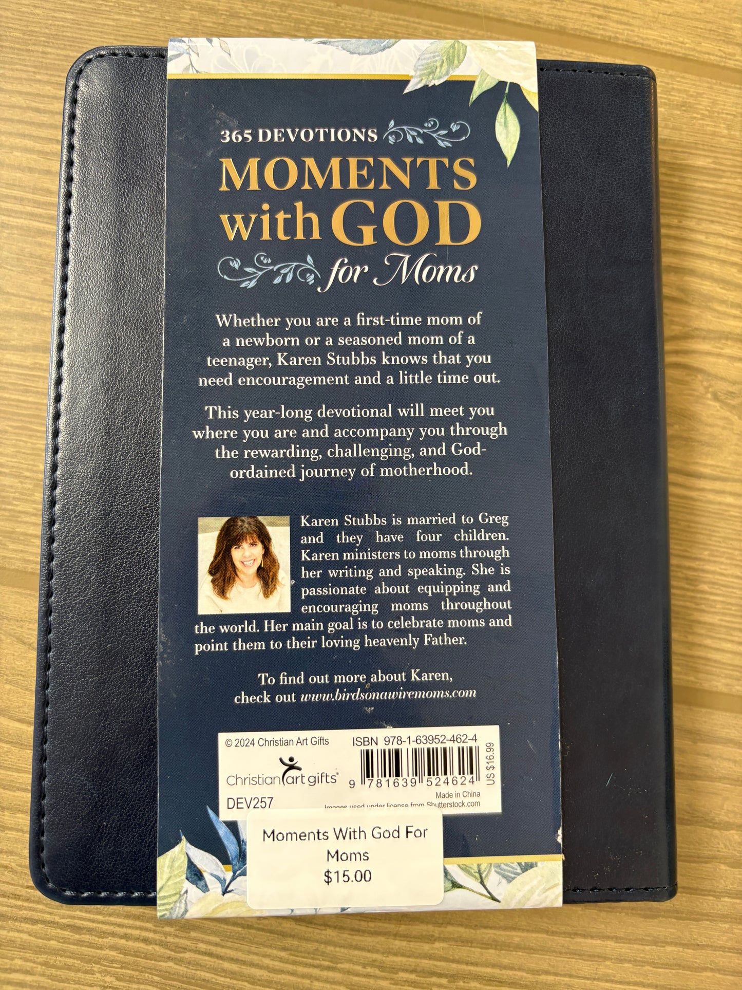 365 DEVOTIONS MOMENTS WITH GOD FOR MOMS