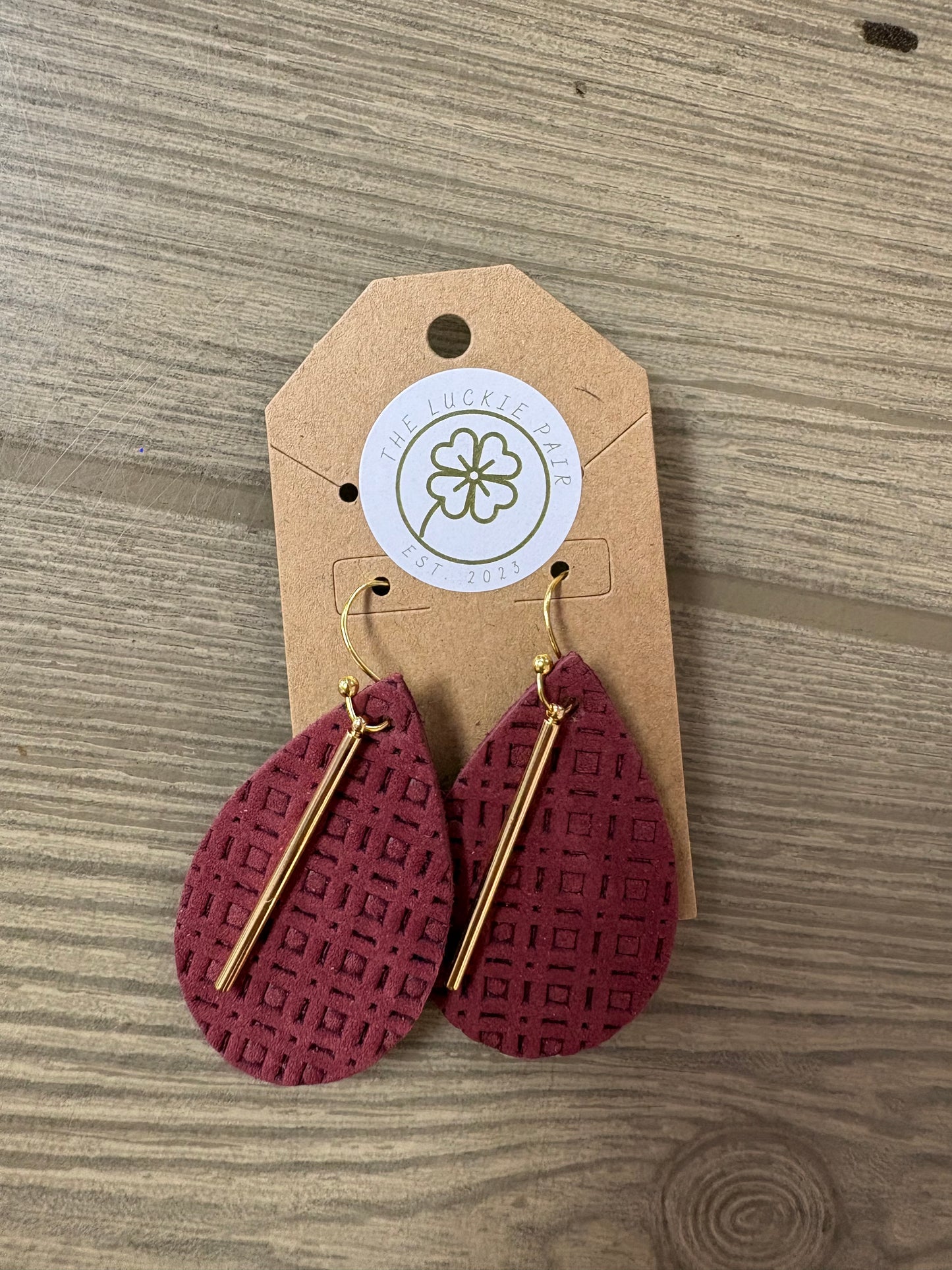 EARRINGS:LEATHER DEEP RED & GOLD