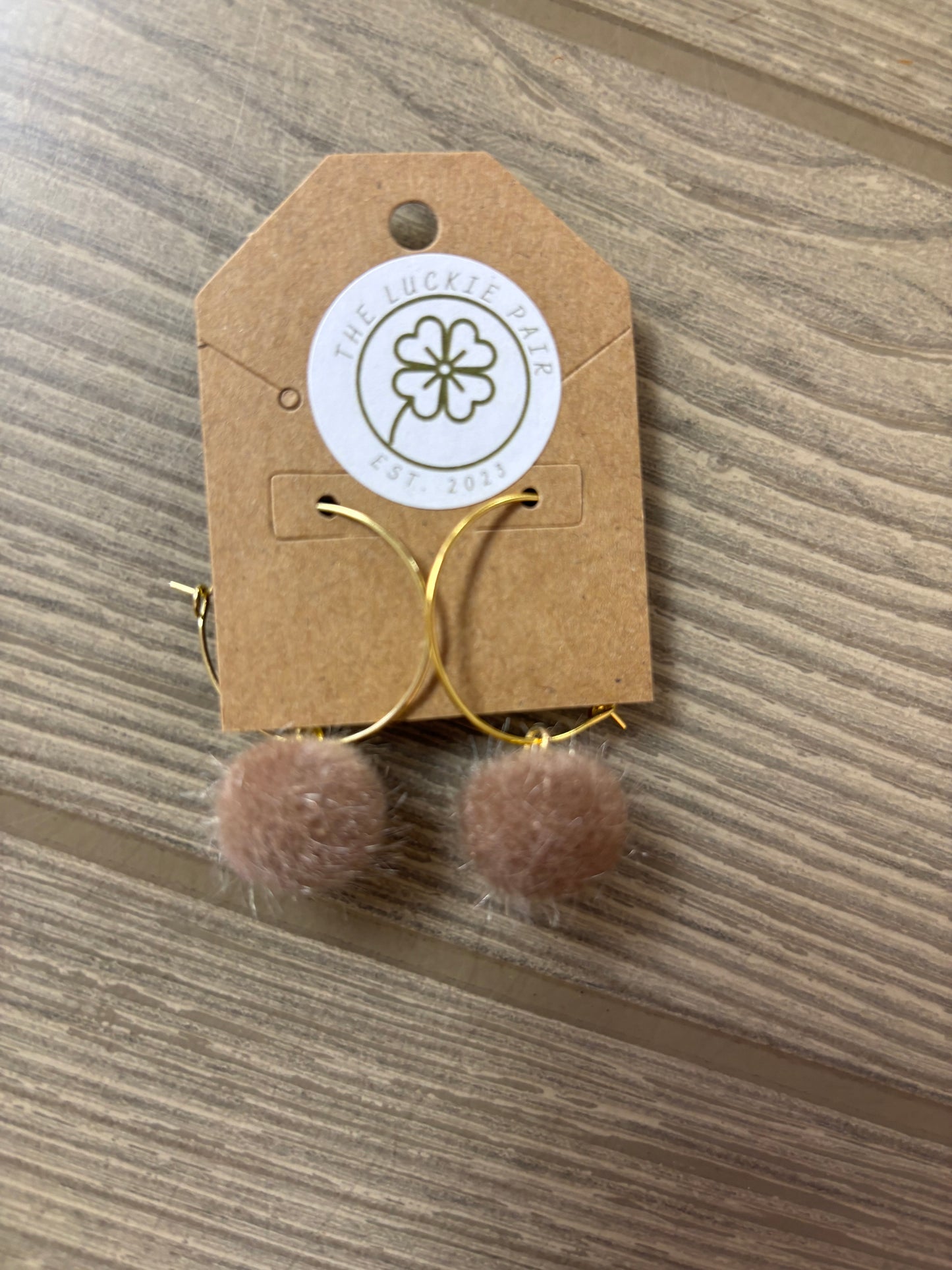 EARRINGS: POMPOMS DRIFTWOOD