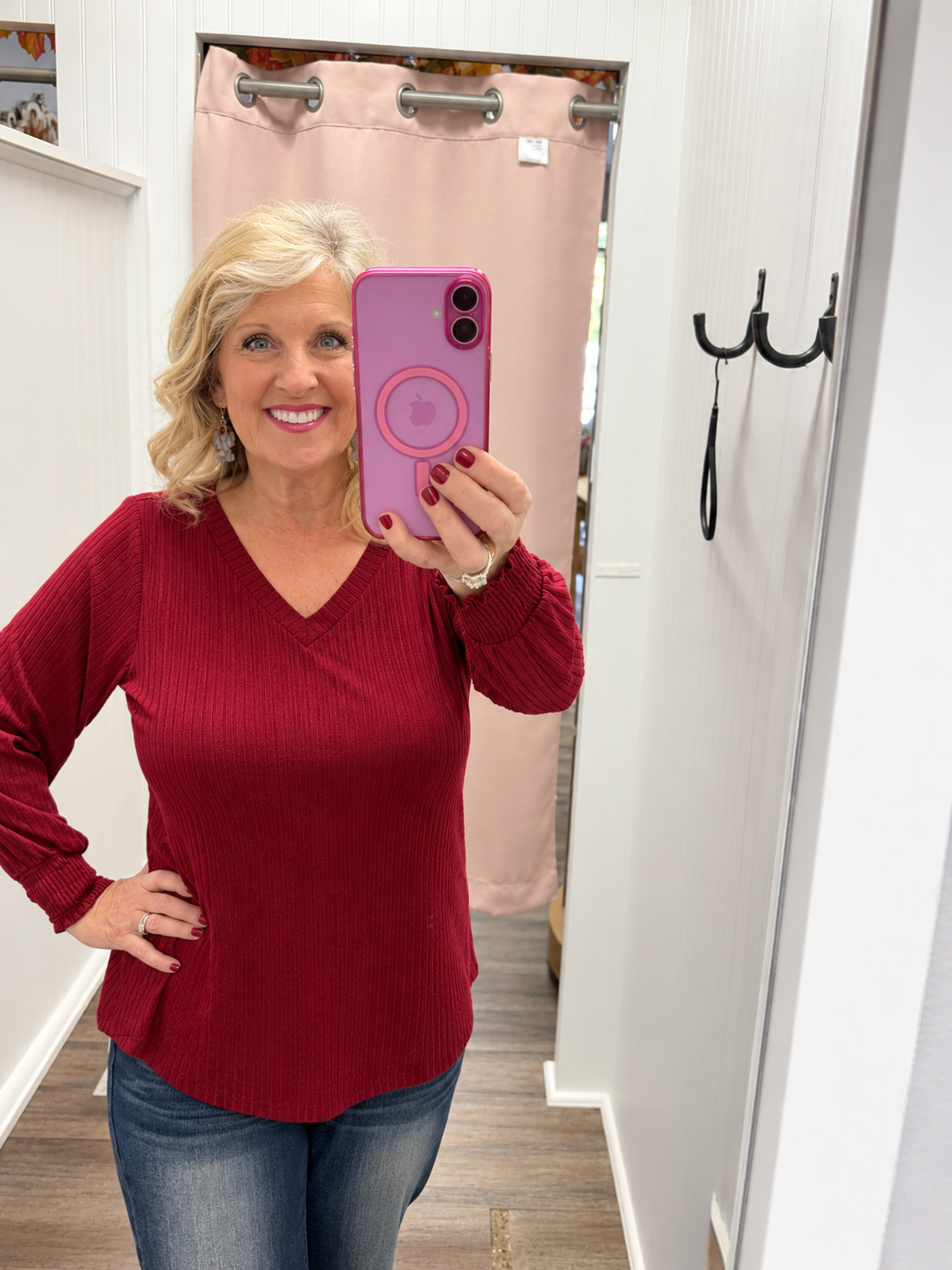 RIBBER V-NECK SMOCKED SLEEVE TUNIC: WINE