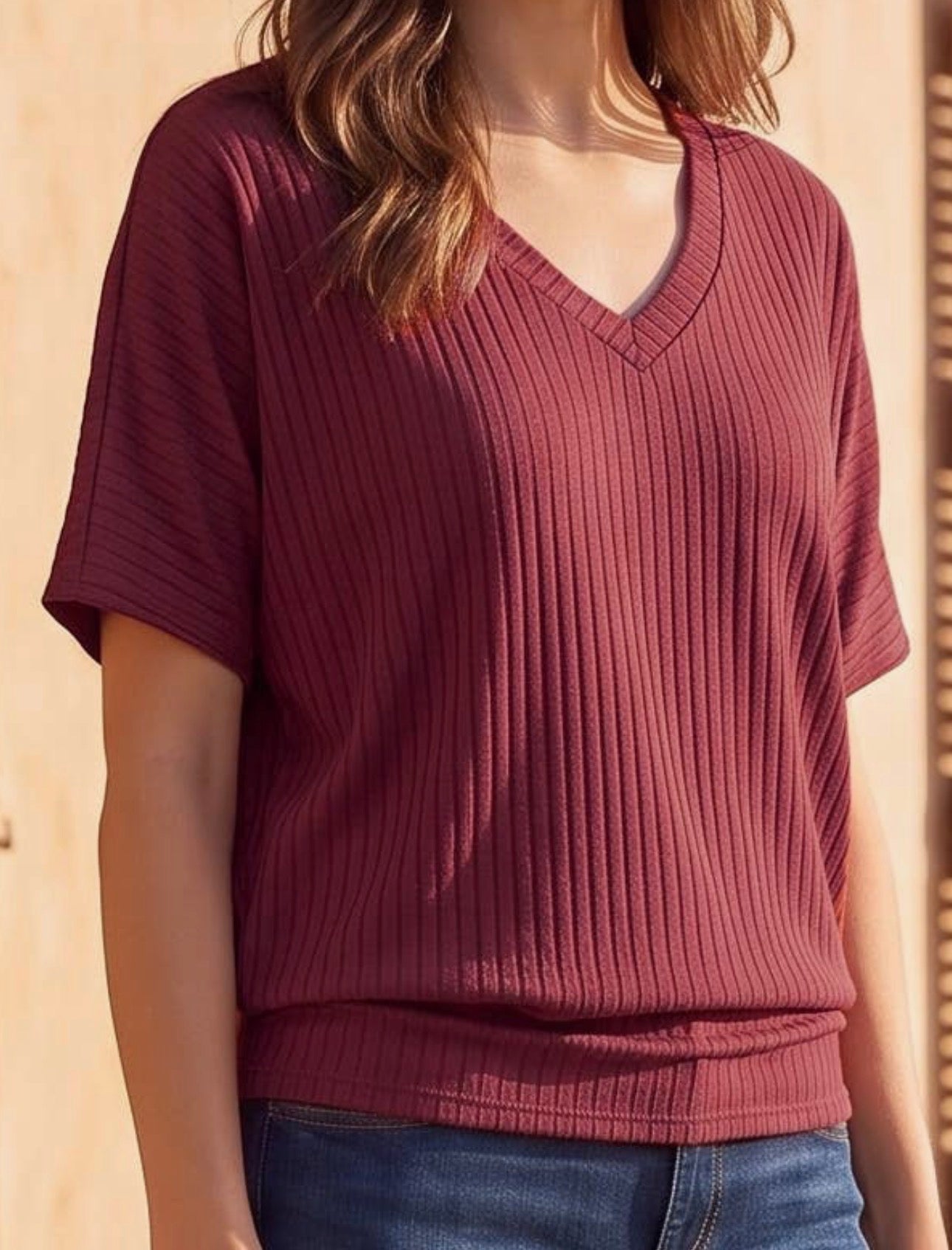 V NECK RIBBED TOP CRIMSON