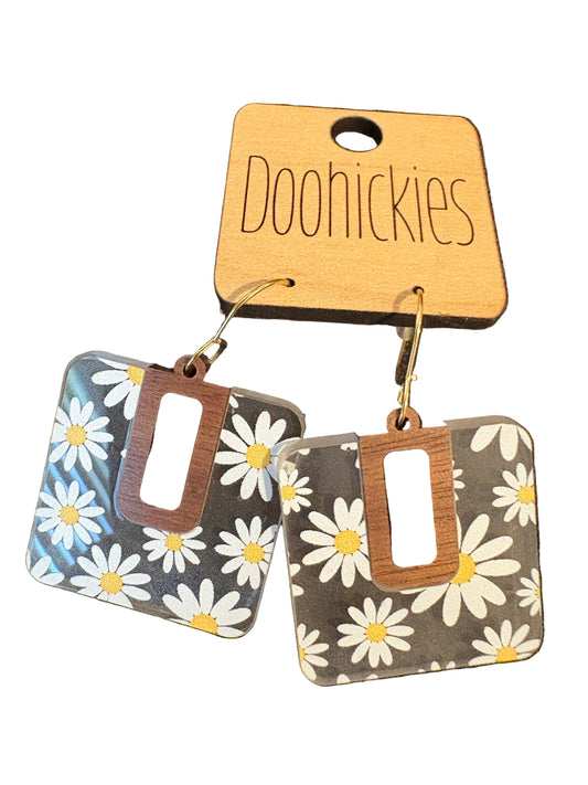 EARRRINGS: DAISY DANGLES