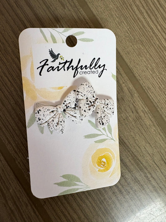 EARRINGS: BLACK AND WHITE BOWS