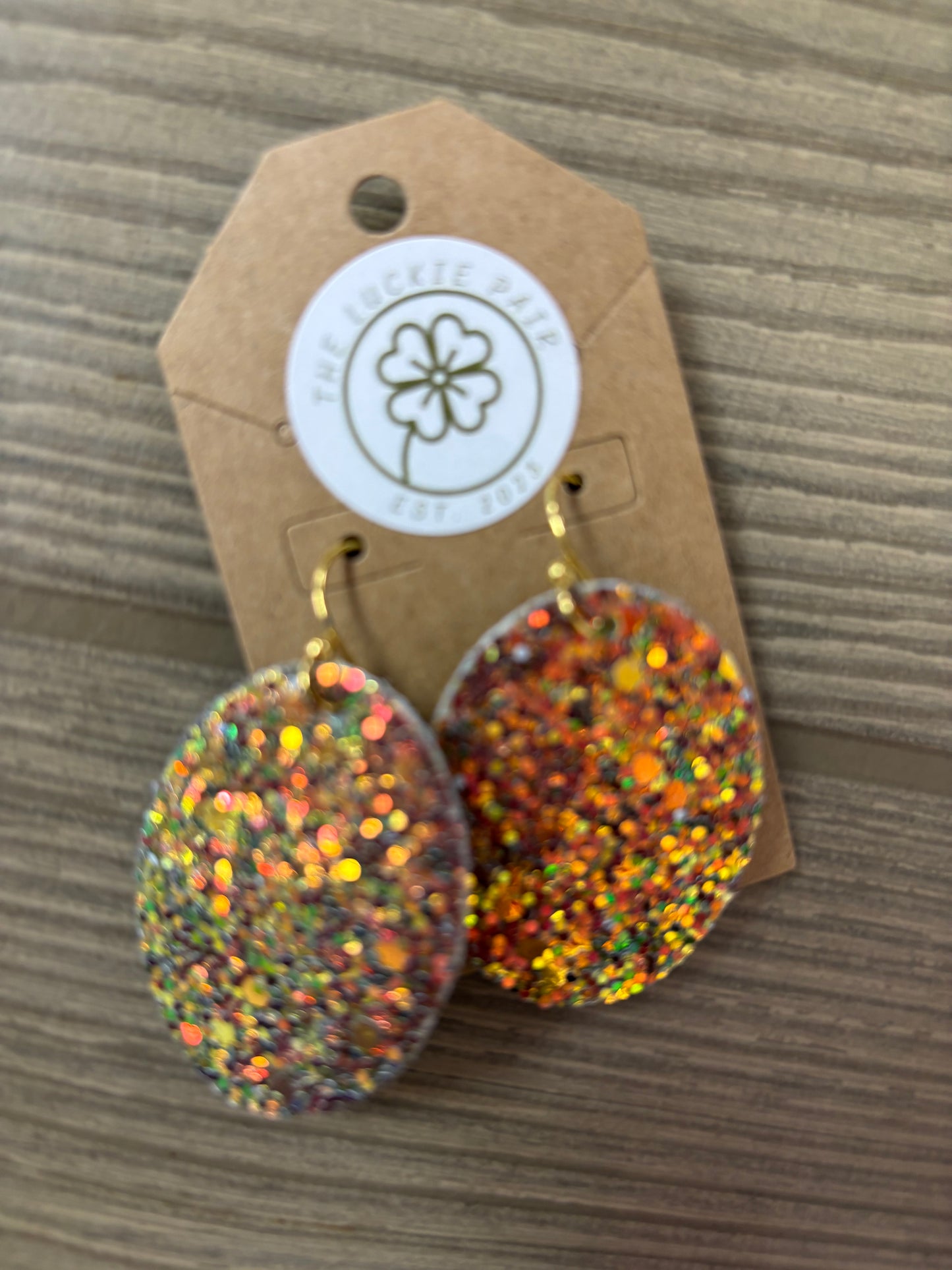 EARRINGS:LEATHER SHIMMER
