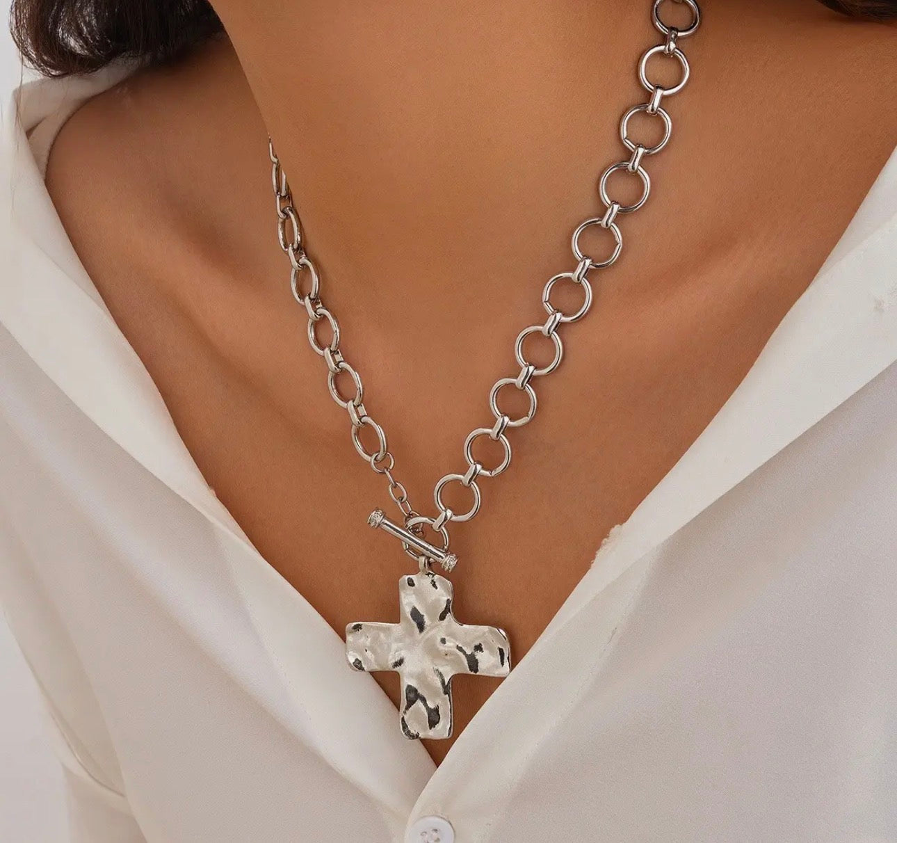 NOTABLE HAMMERED CROSS FRONT TOGGLE NECKLACE