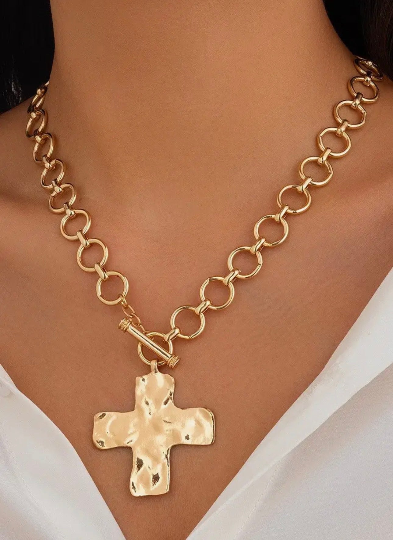 NOTABLE HAMMERED CROSS FRONT TOGGLE NECKLACE