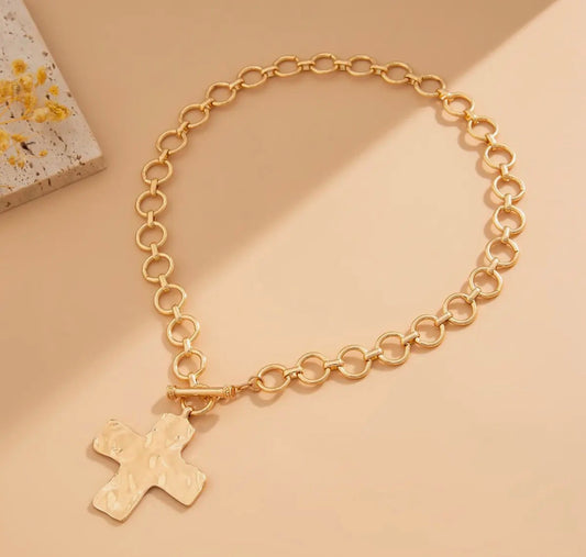 NOTABLE HAMMERED CROSS FRONT TOGGLE NECKLACE