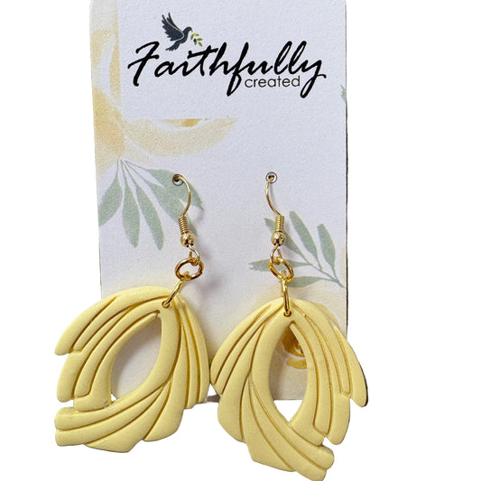 EARRINGS:BUTTER YELLOW SWIRLS
